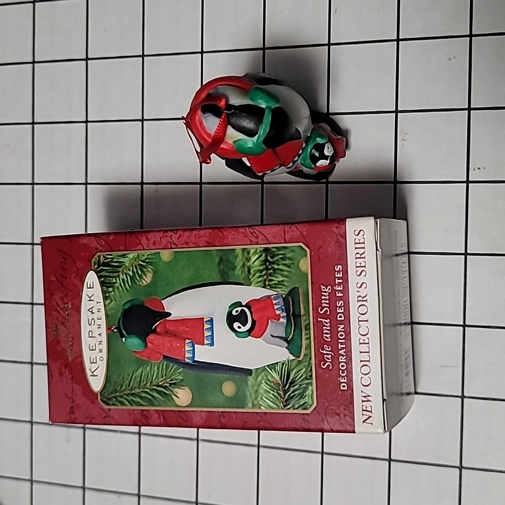 Vintage 2001 Hallmark Keepsake‎ Ornament Safe and Snug Ornament - Picture 7 of 9
